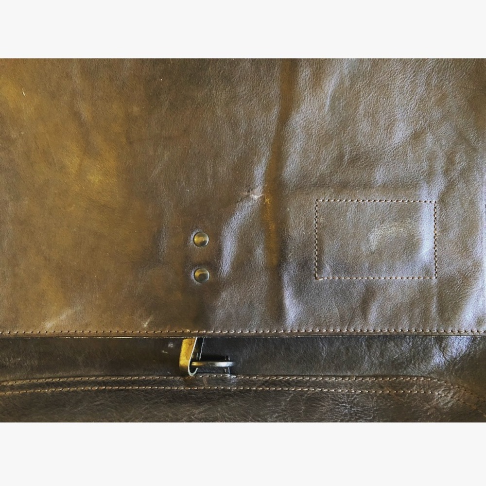 Men’s Banana Republic Leather Messenger Bag - Picture 2 of 8